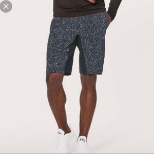 Lululemon T.H.E. Linerless Short 9" gray printed size S